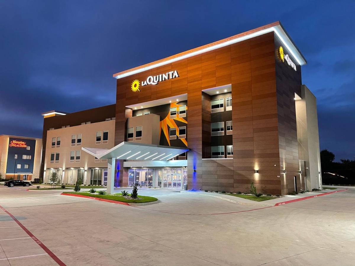 La Quinta Inn & Suites By Wyndham Dallas/Fairpark المظهر الخارجي الصورة