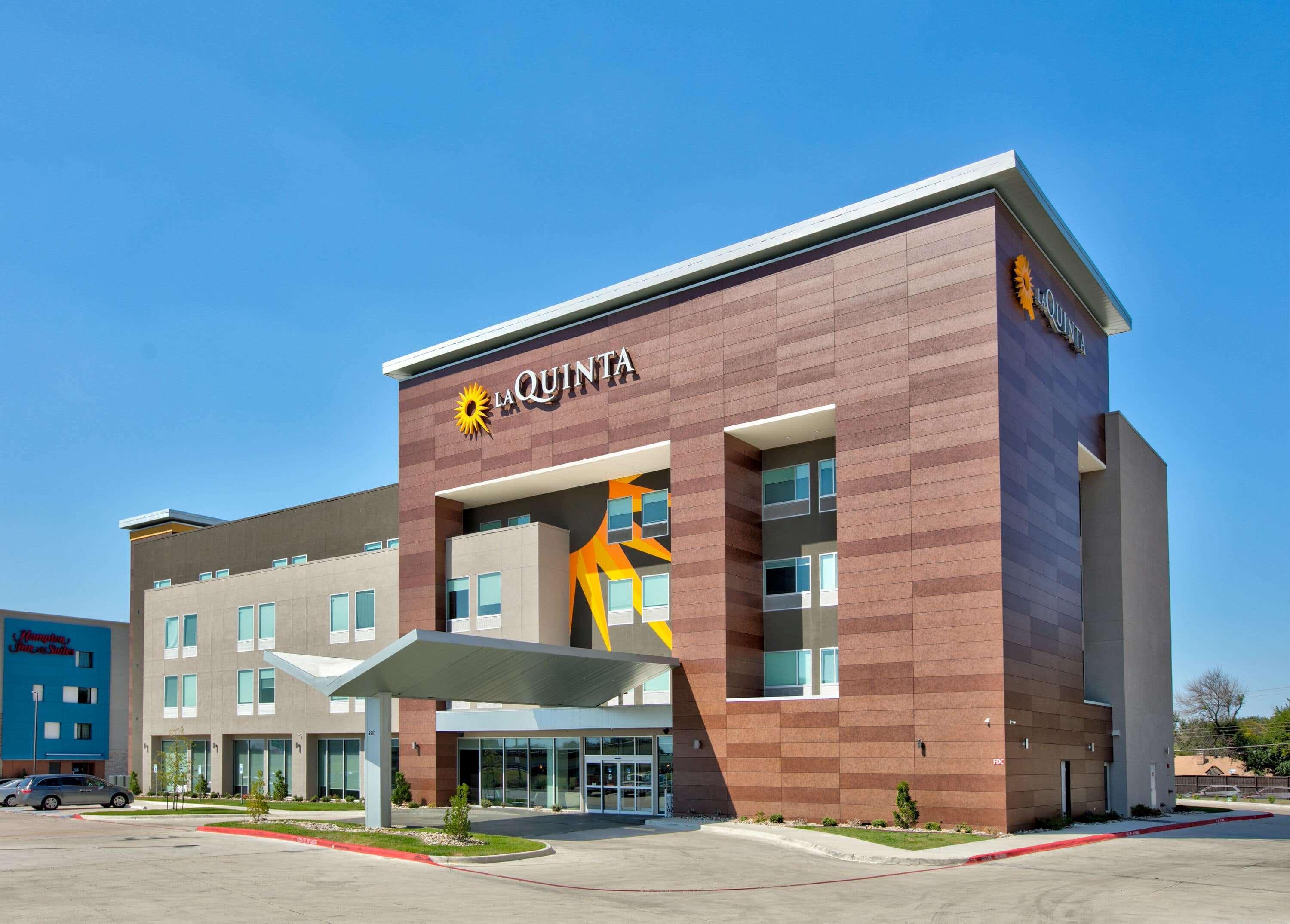 La Quinta Inn & Suites By Wyndham Dallas/Fairpark المظهر الخارجي الصورة