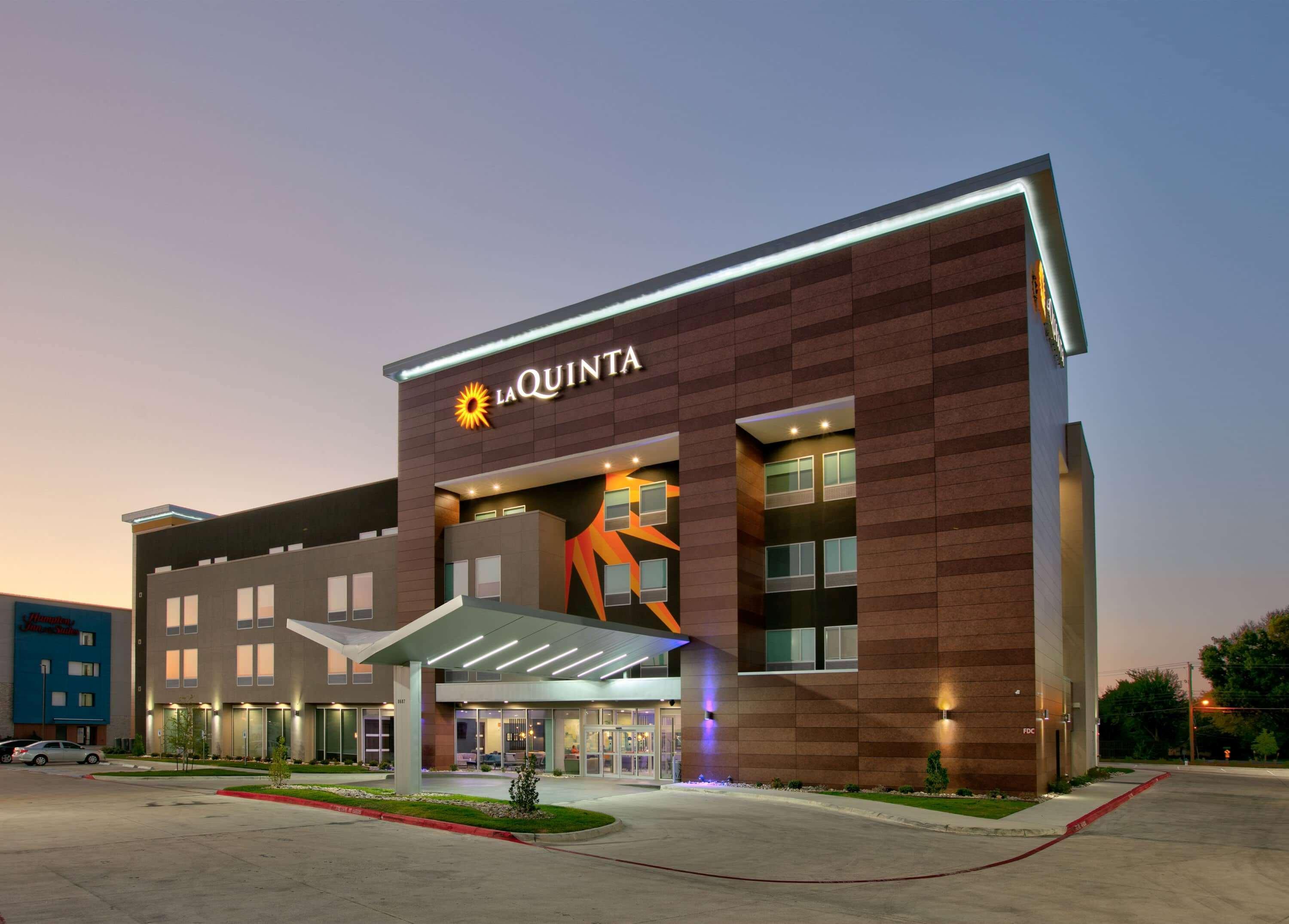 La Quinta Inn & Suites By Wyndham Dallas/Fairpark المظهر الخارجي الصورة
