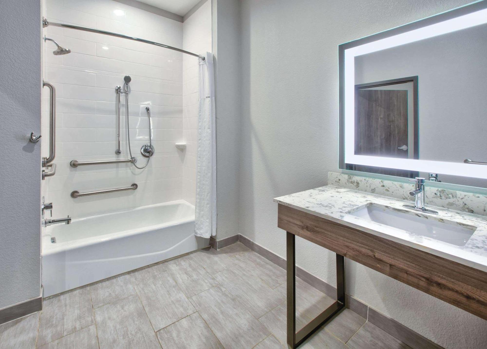 La Quinta Inn & Suites By Wyndham Dallas/Fairpark المظهر الخارجي الصورة